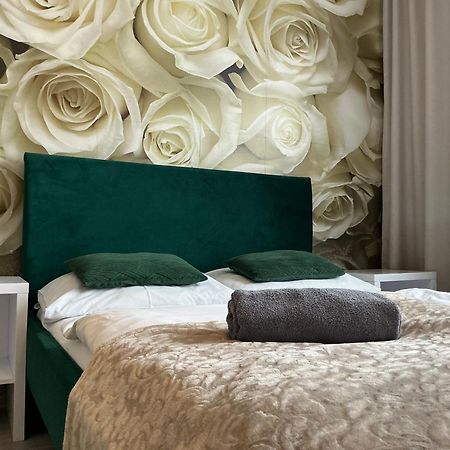 Hostel Przed Switem Гожув-Велькопольски Экстерьер фото