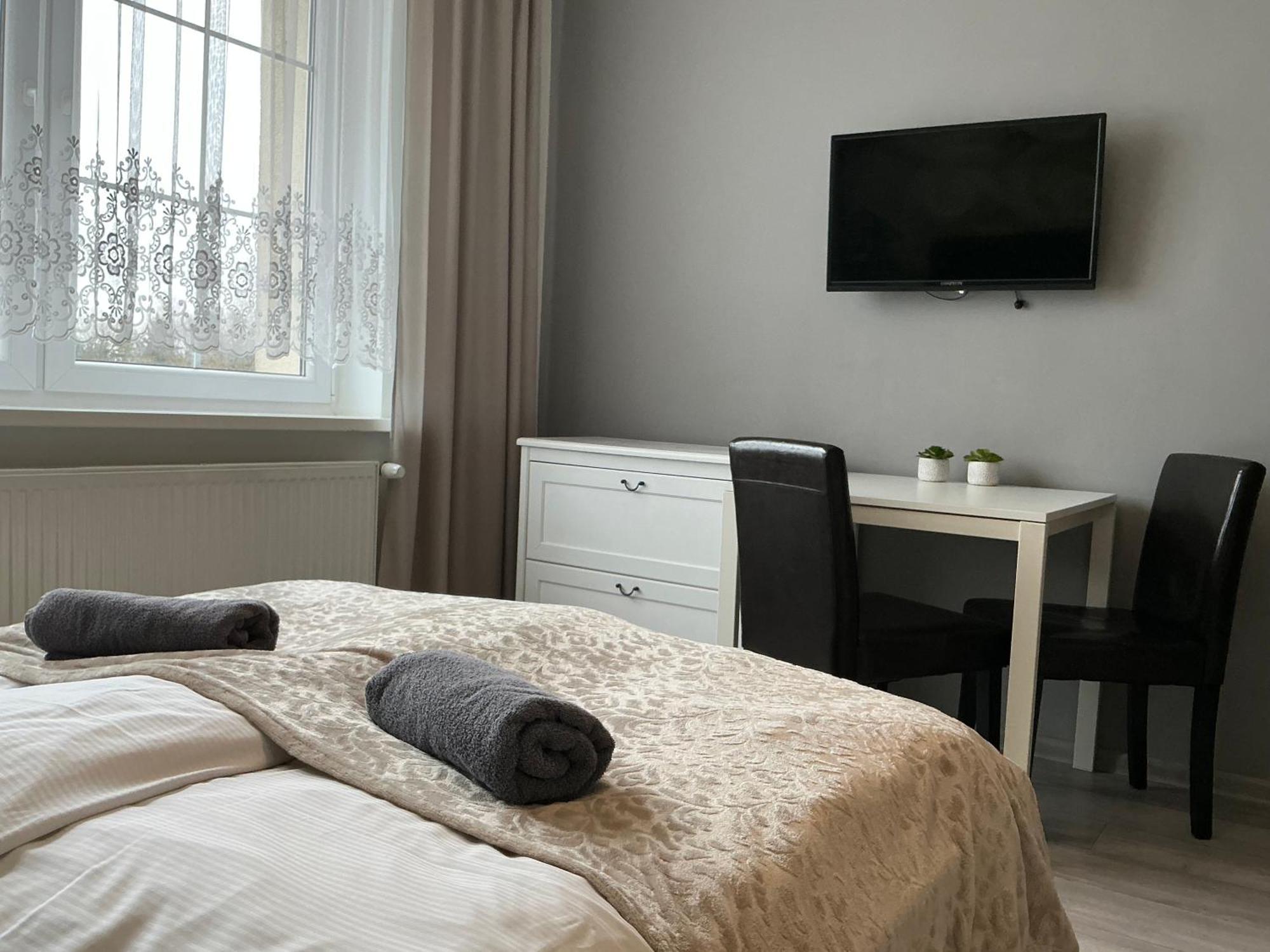 Hostel Przed Switem Гожув-Велькопольски Экстерьер фото