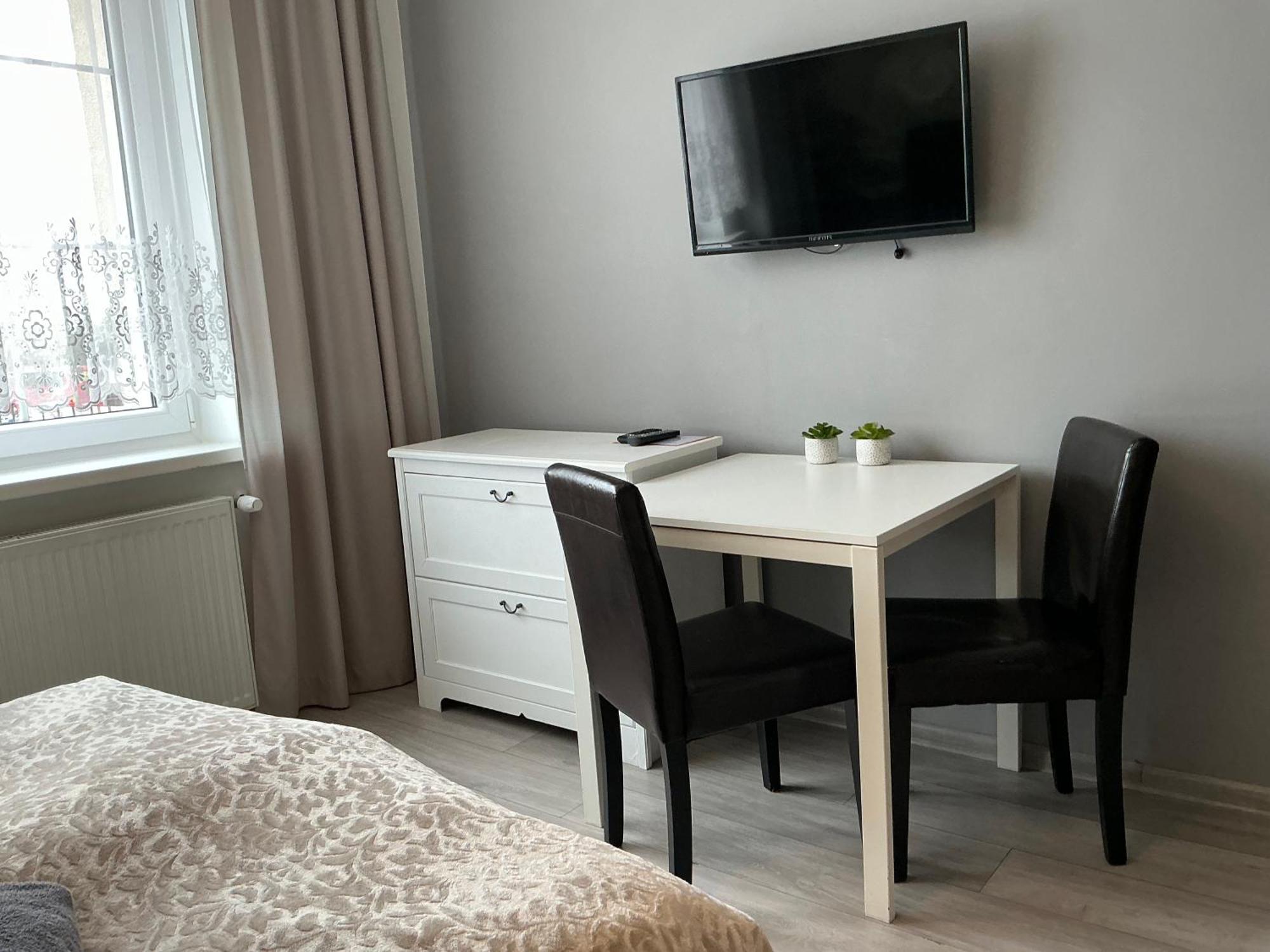 Hostel Przed Switem Гожув-Велькопольски Экстерьер фото