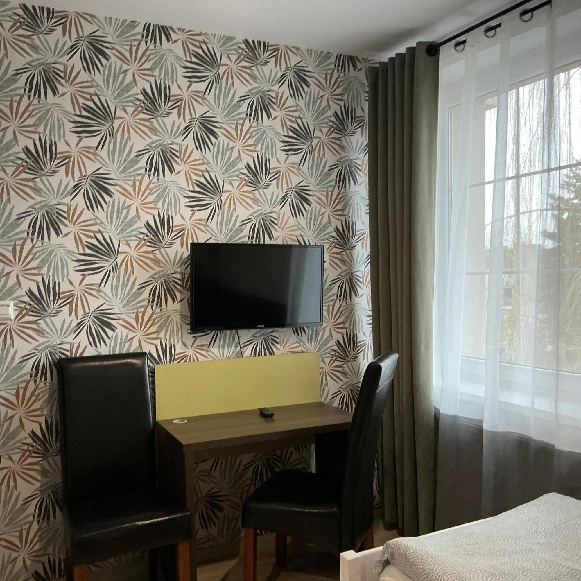 Hostel Przed Switem Гожув-Велькопольски Экстерьер фото