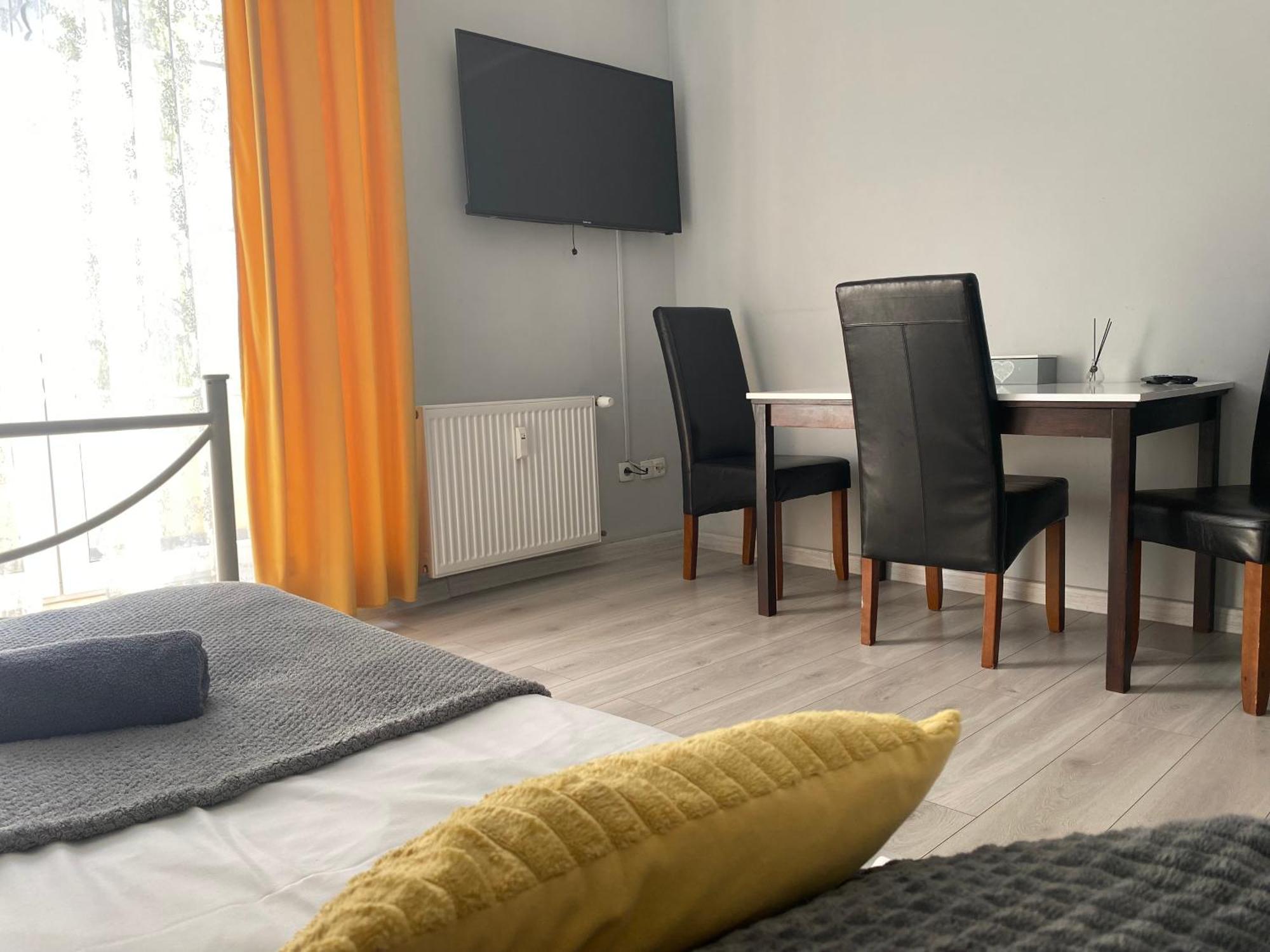 Hostel Przed Switem Гожув-Велькопольски Экстерьер фото