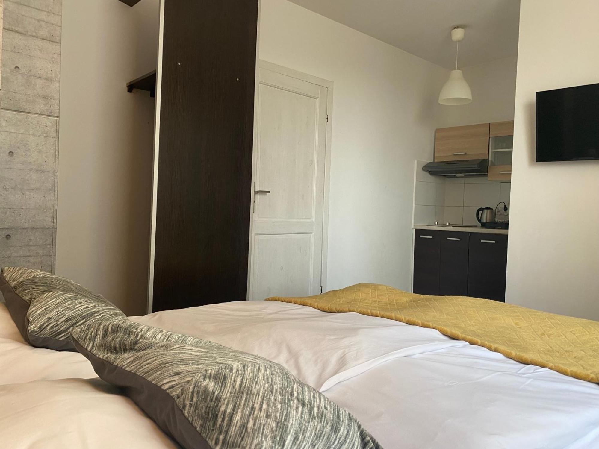 Hostel Przed Switem Гожув-Велькопольски Экстерьер фото