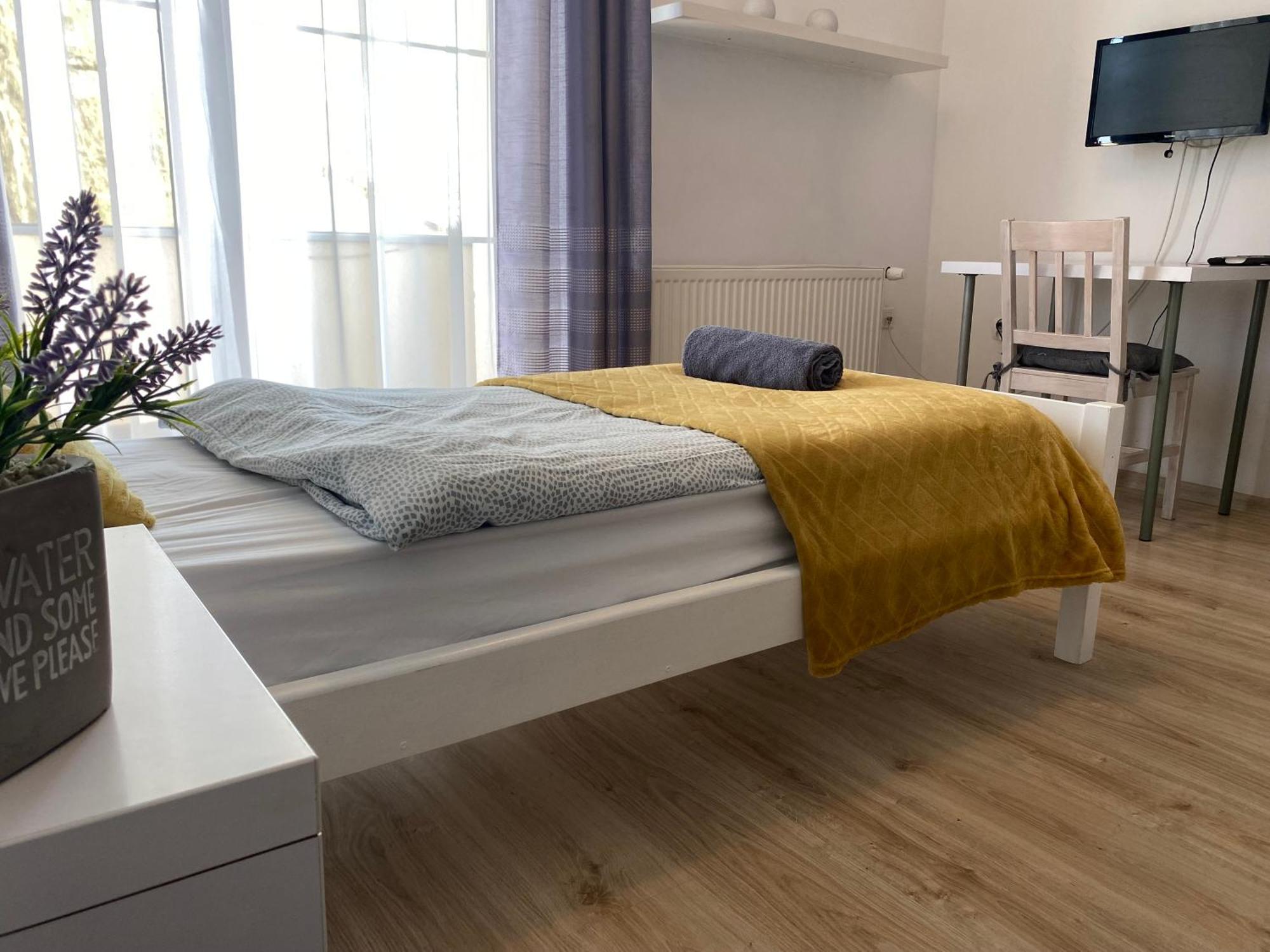 Hostel Przed Switem Гожув-Велькопольски Экстерьер фото